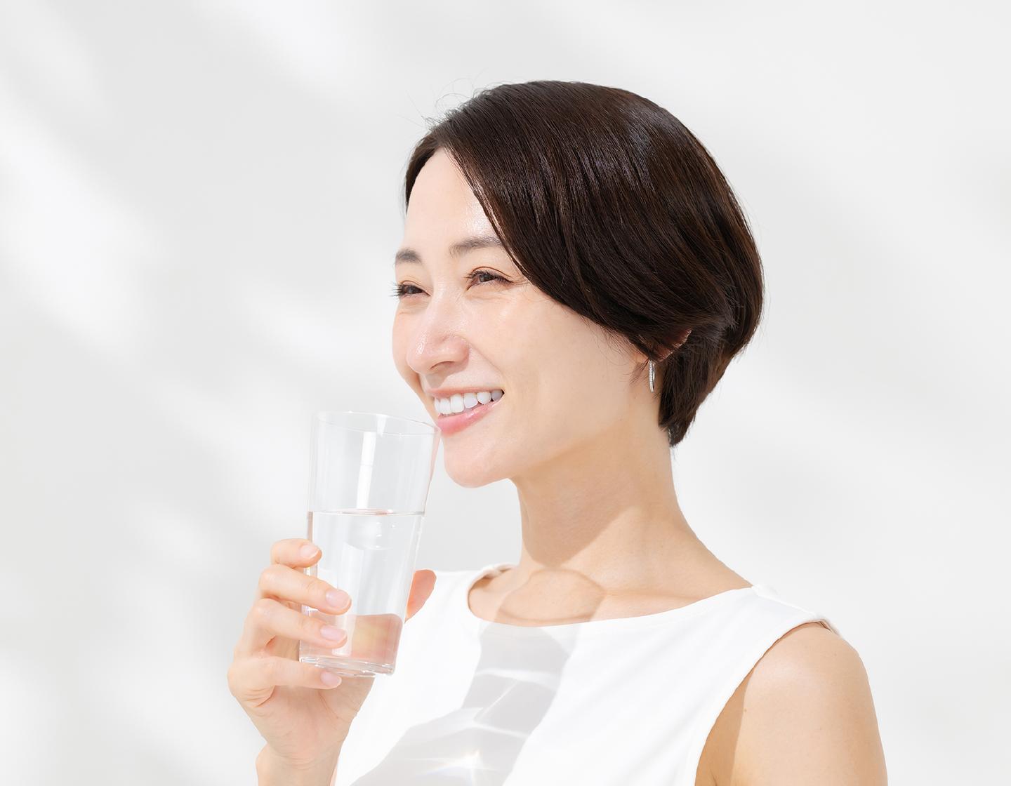 エルピュアを飲む女性